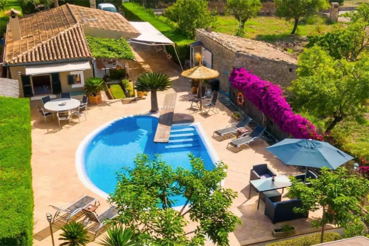 Villa Finca Son Macia, amplia piscina, jardines en Selva, cerca de playas Selva