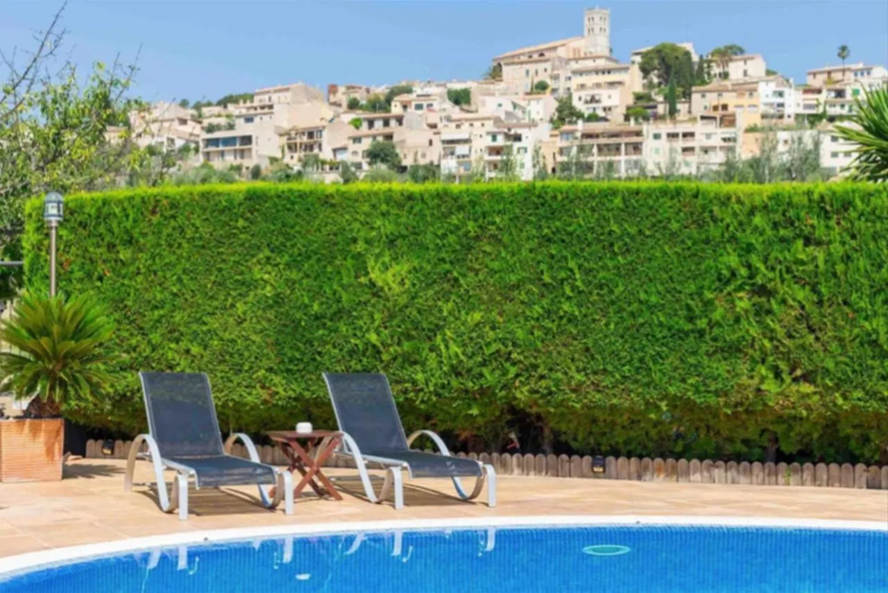 Finca Son Macia, amplia piscina, jardines en Selva, cerca de playas Selva  España